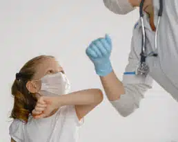 Servicio médico para niños en guardería